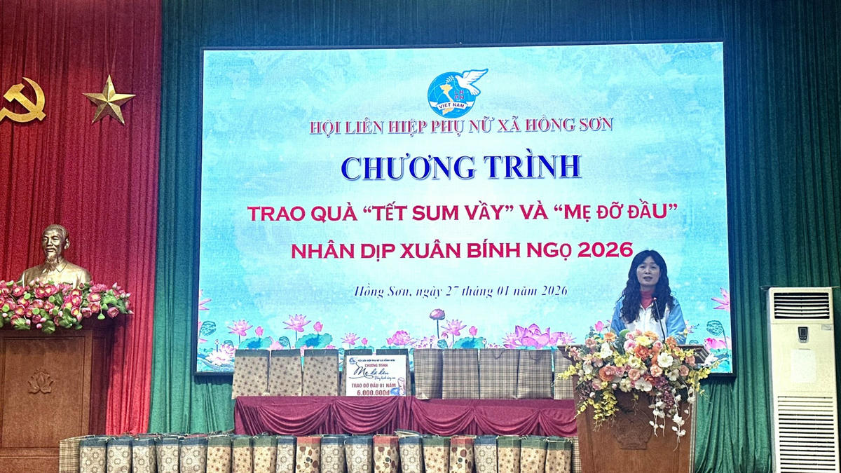 Hội Liên hiệp Phụ nữ xã Hồng Sơn phát động ủng hộ, trao quà cho hội viên phụ nữ khó khăn và chương trình “Mẹ đỡ đầu” trong khuôn khổ “Tết Sum Vầy” 2026.