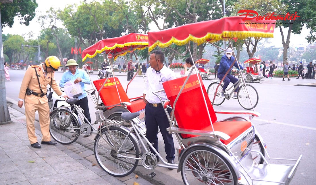 Đại diện Đội CSGT đường bộ số 1 nhấn mạnh: “Mục tiêu của chúng tôi là để xích lô vẫn là một nét đẹp văn hóa, nhưng phải là nét đẹp có kỷ cương. Mỗi bác tài xích lô chính là một đại sứ du lịch, việc chấp hành luật giao thông không chỉ là nghĩa vụ mà còn là trách nhiệm giữ gìn hình ảnh Hà Nội".