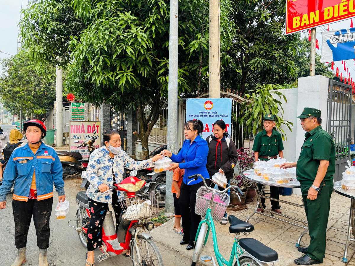 Ban Tổ chức mong muốn mô hình này sẽ lan tỏa tinh thần sẻ chia, góp phần chăm lo đời sống cho người dân có hoàn cảnh khó khăn. Ảnh: NN.