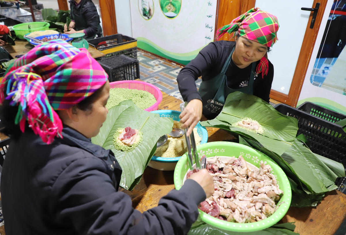 Nguyên liệu mang đậm dấu ấn bản địa
Gạo nếp nương, đỗ xanh, thịt lợn bản, Ảnh: N.Q