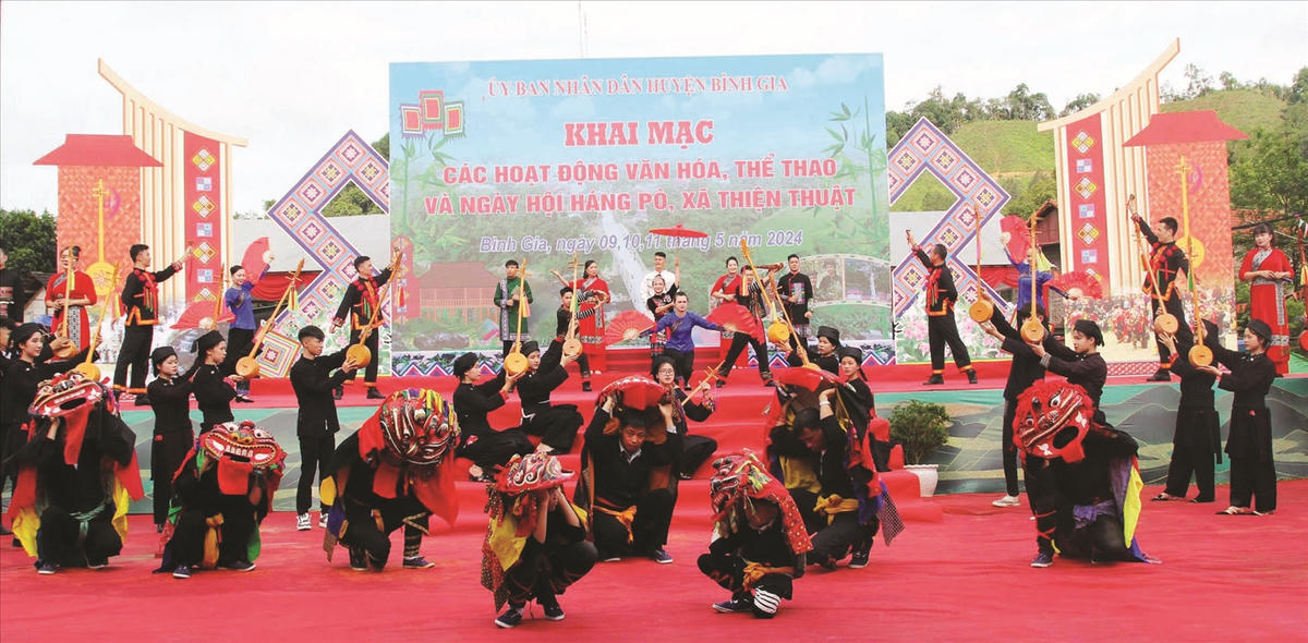 Điệu múa sư tử mèo, tiết mục không thể thiếu tại các lễ hội tại xã Thiện Thuật (ảnh chụp năm 2024)