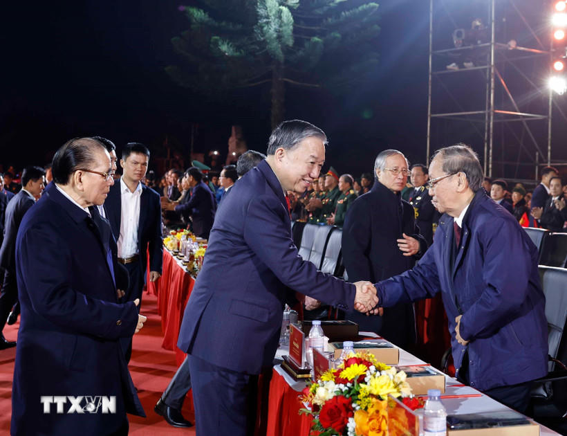 Tổng Bí thư Tô Lâm, các đồng chí lãnh đạo, nguyên lãnh đạo Đảng, Nhà nước dự Chương trình kỷ niệm 85 năm Ngày Bác Hồ về nước Trực tiếp Lãnh đạo Cách mạng Việt Nam (28/1/1941-28/1/2026) “Hai tay xây dựng một sơn hà” tại Cao Bằng. (Ảnh: Thống Nhất/TTXVN).