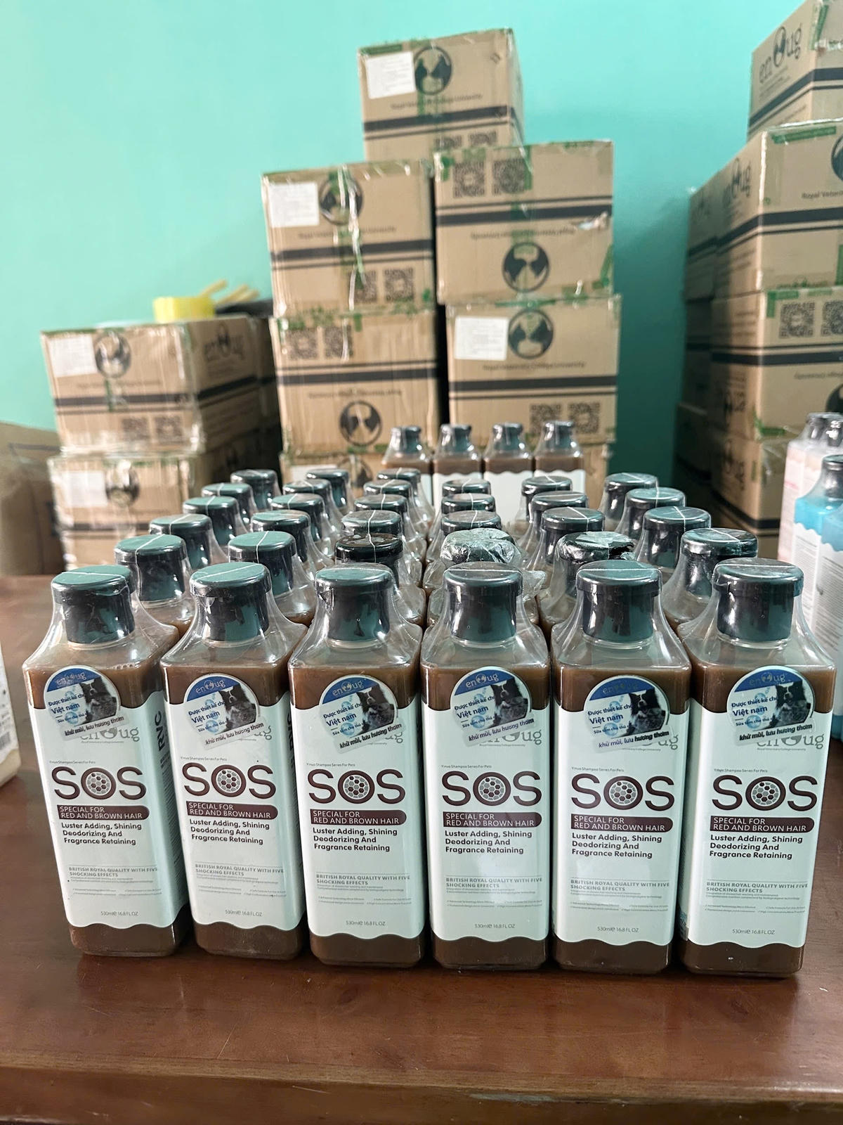 Các sản phẩm giả mạo nhãn hiệu "SOS". Ảnh: Công an tỉnh Tuyên Quang.