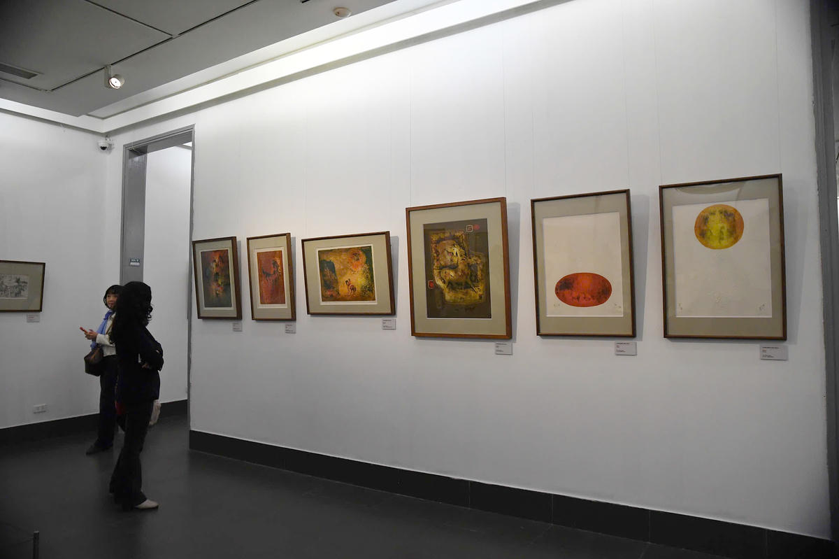 Triển lãm giới thiệu 60 tác phẩm được tuyển chọn từ các sưu tập Mỹ thuật dân gian, Mỹ thuật ứng dụng, Mỹ thuật hiện đại và đương đại của Bảo tàng Mỹ thuật Việt Nam. Ảnh: Phạm Sỹ.