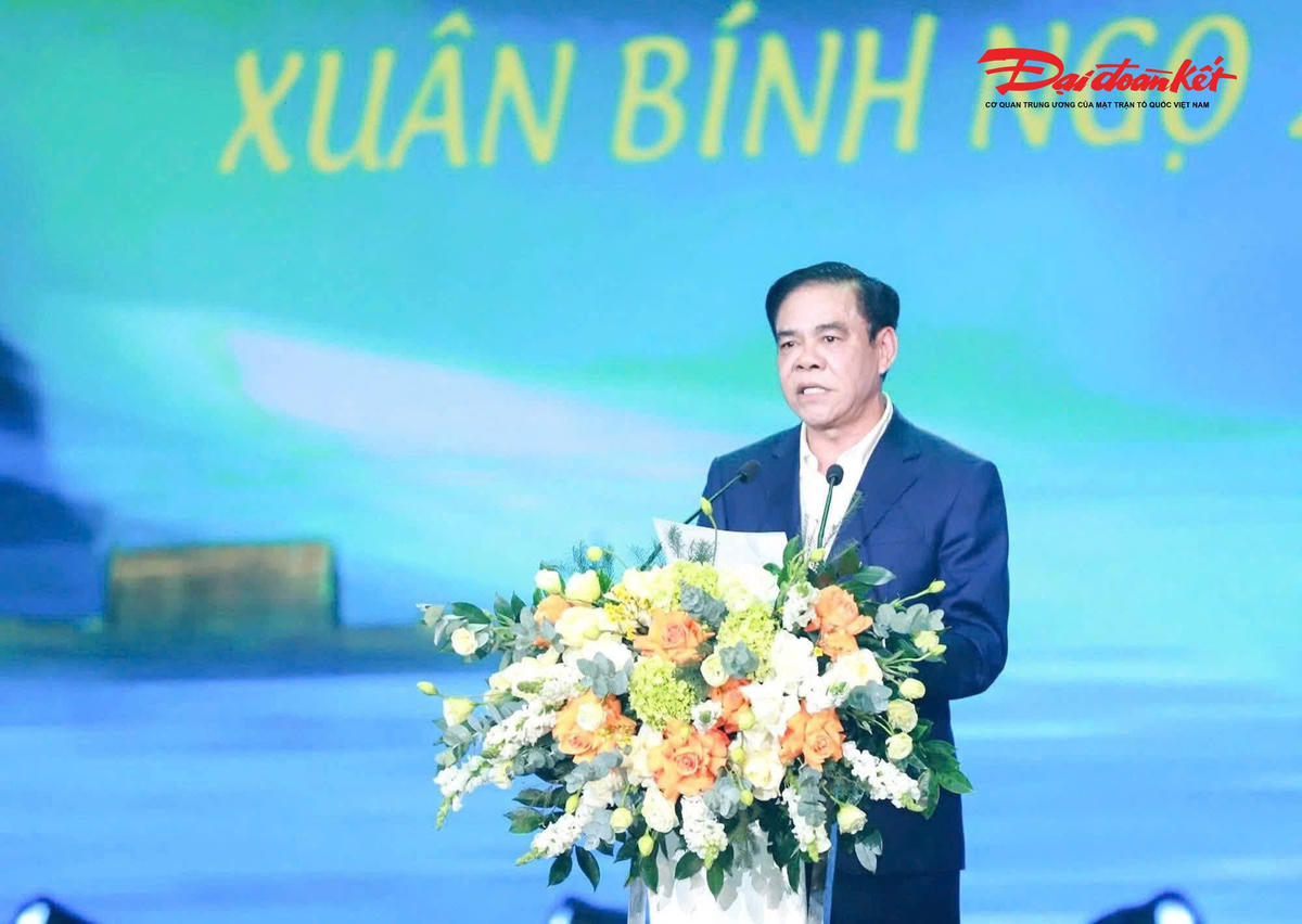 Ông Võ Trọng Hải - Chủ tịch UBND tỉnh Nghệ An cam kết tiếp nhận, quản lý và sử dụng các nguồn lực hỗ trợ một cách công khai, minh bạch, đúng đối tượng, kịp thời và hiệu quả, để mỗi phần quà nghĩa tình thực sự đến được với những người cần được sẻ chia. Ảnh: TD