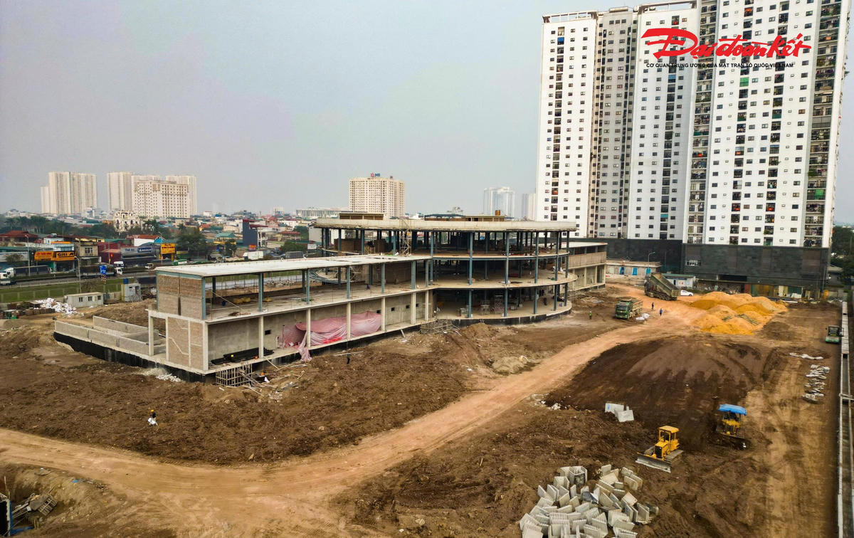 Bến xe khách Yên Sở là công trình hiếm hoi tại Hà Nội được thiết kế tầng hầm rộng khoảng 5.000 m2, đáp ứng nhu cầu trông giữ phương tiện cho hành khách.