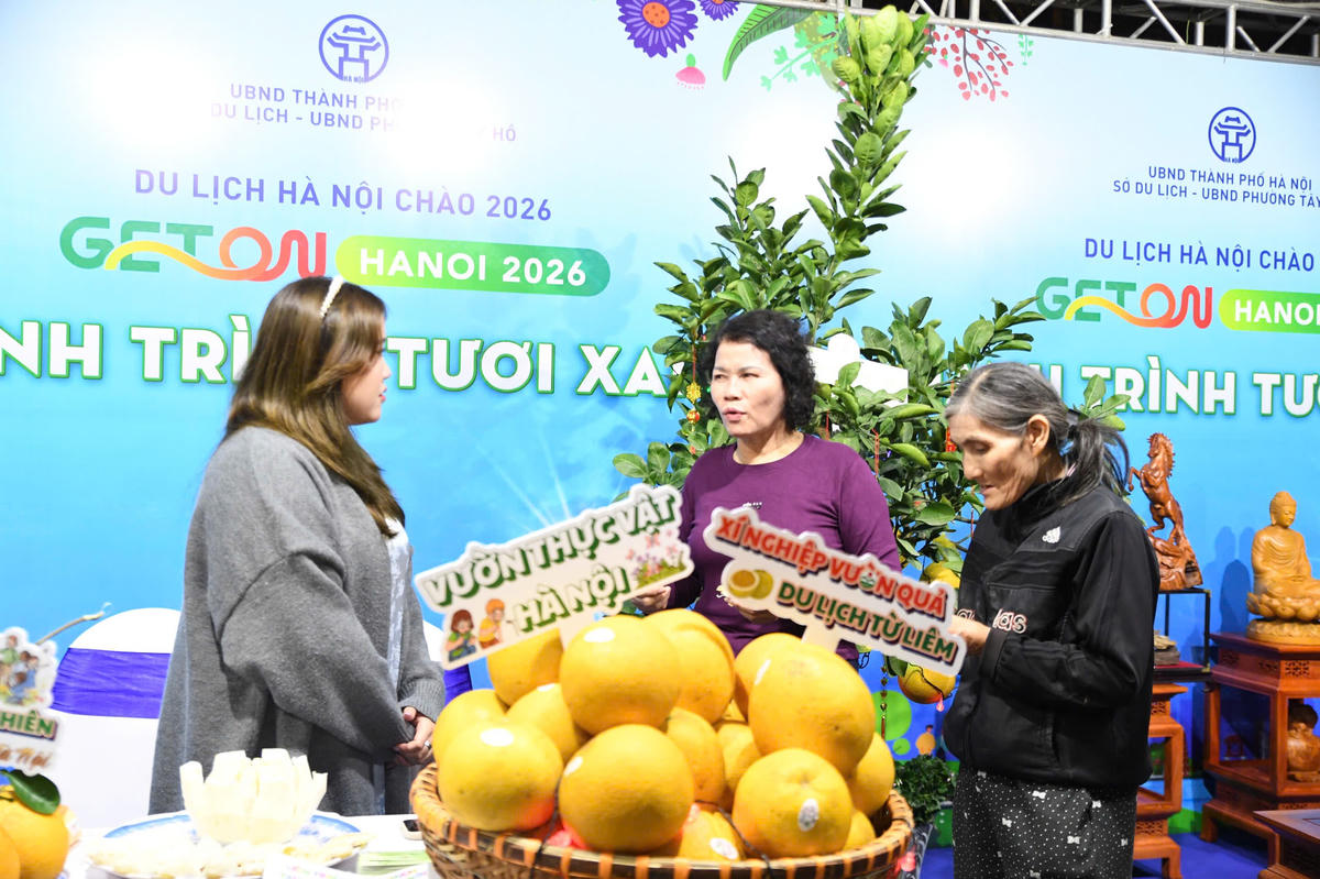 Gian hàng tại không gian tại&nbsp;Chương trình "Du lịch Hà Nội chào 2026 - Get on Hanoi 2026". Ảnh: Phạm Sỹ.