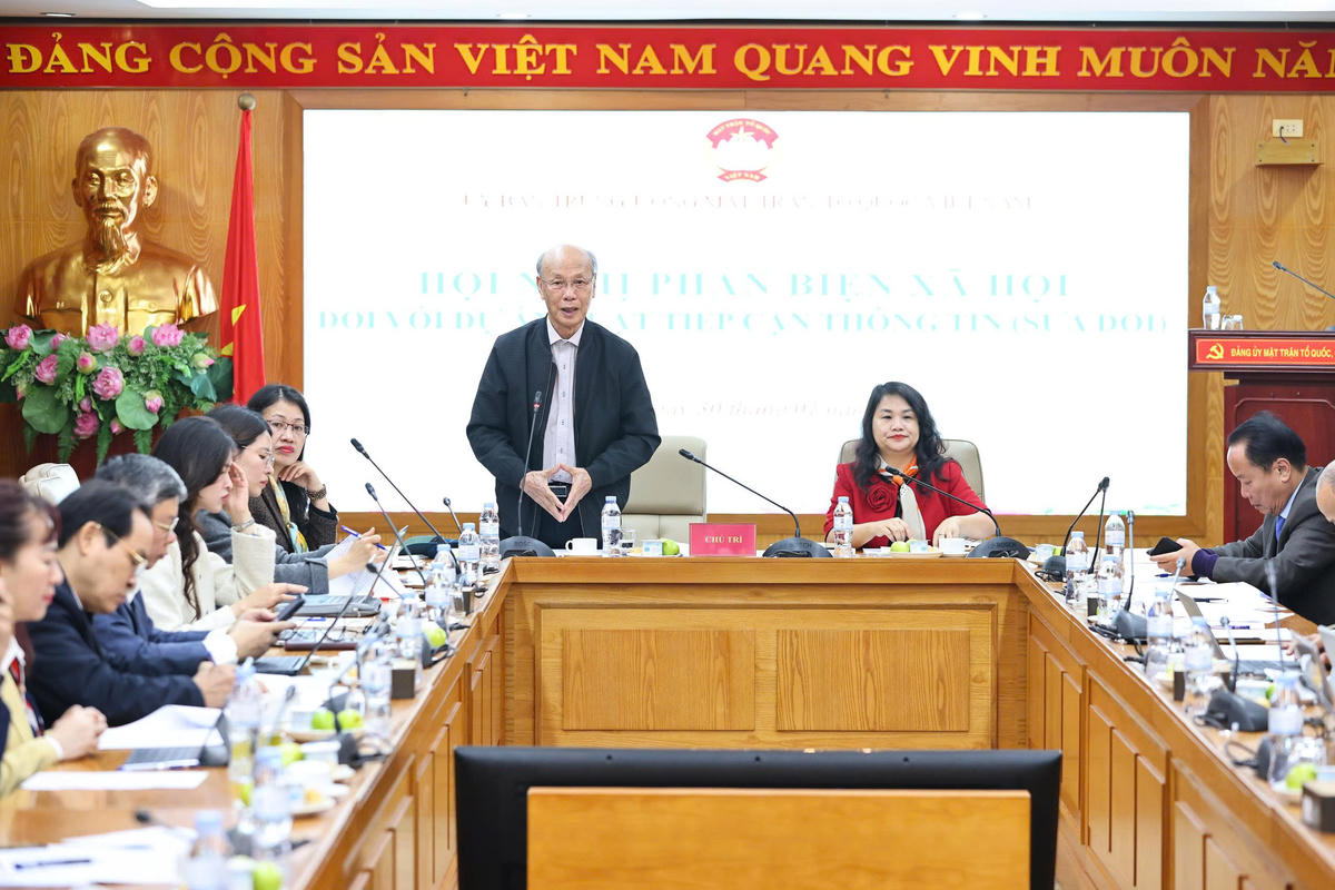 Quang cảnh hội nghị phản biện.&nbsp;