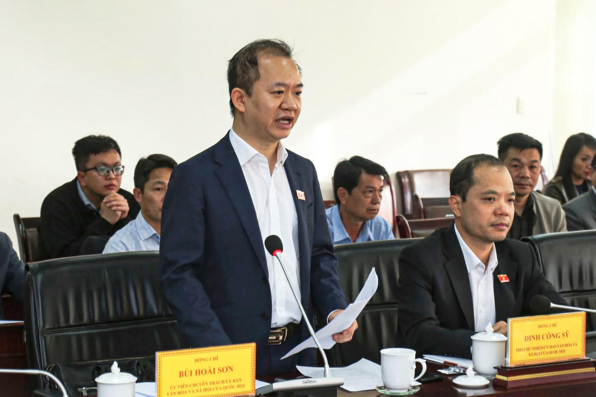 Ông Bùi Hoài Sơn, Ủy viên chuyên trách Ủy ban Văn hóa và Xã hội của Quốc hội phát biểu tại buổi làm việc. (ảnh CT)

