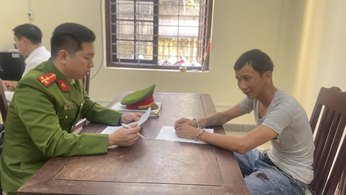 Đối tượng Phan Văn Thanh tại cơ quan Công an. Ảnh: H.N.