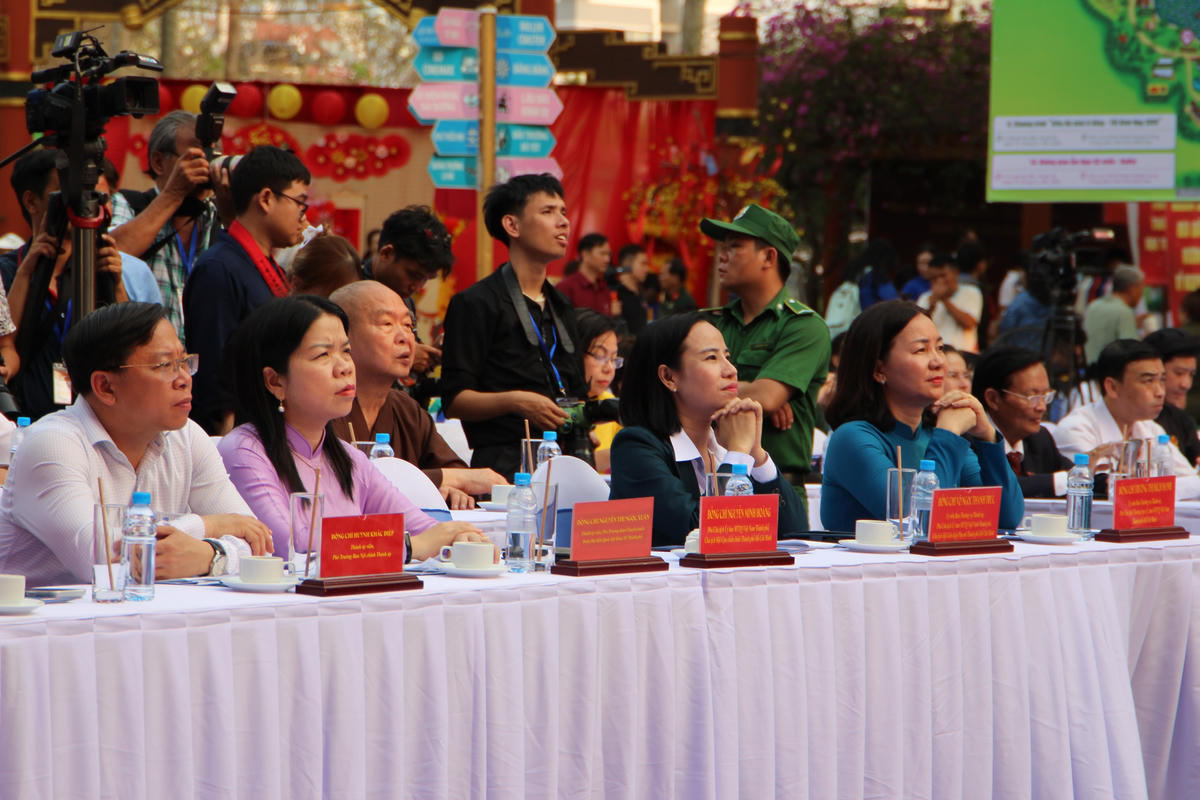 Tết 'Đoàn kết - trọn vẹn - nghĩa tình'