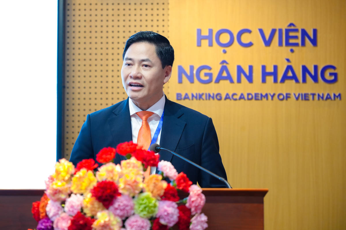 PGS.TS Bùi Hữu Toàn - Bí thư Đảng ủy, Chủ tịch Hội đồng Học viện Ngân hàng.