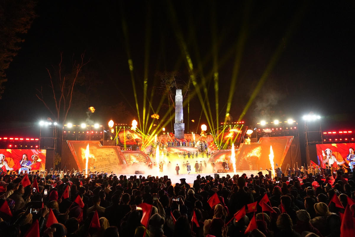 Không khí hào hùng xúc động tại điểm cầu Cao Bằng