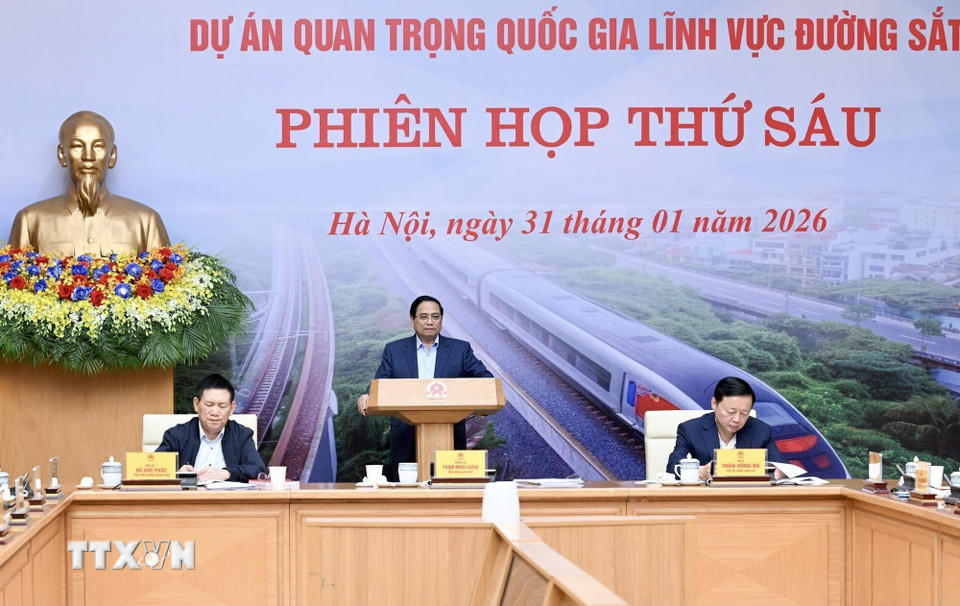 Thủ tướng Phạm Minh Chính chủ trì Phiên họp thứ sáu của Ban Chỉ đạo các công trình trọng điểm, dự án quan trọng quốc gia lĩnh vực đường sắt. (Ảnh: Dương Giang/TTXVN)