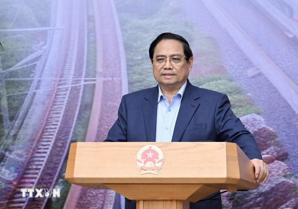 Thủ tướng Phạm Minh Chính chủ trì Phiên họp thứ sáu của Ban Chỉ đạo các công trình trọng điểm, dự án quan trọng quốc gia lĩnh vực đường sắt. (Ảnh: Dương Giang/TTXVN)