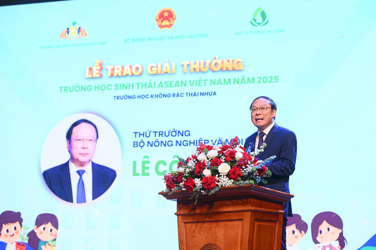 Thứ trưởng Bộ Tài nguyên và Môi trường Lê Công Thành phát biểu tại lễ trao giải.