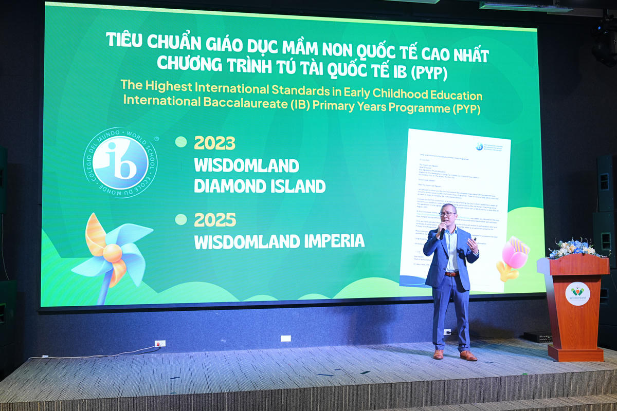 Ông Dương Ngọc Tú, đại diện Hệ thống Giáo dục mầm non quốc tế Wisdomland World School chia sẻ kinh nghiệm quốc tế trong giáo dục mầm non. Ảnh: H.Phúc.