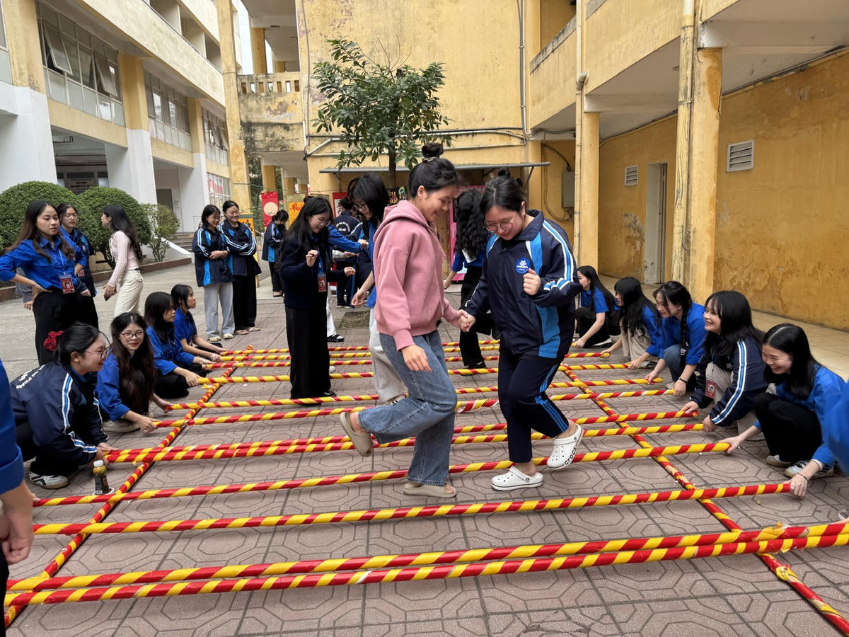 Sinh viên tham gia các hoạt động của chương trình.