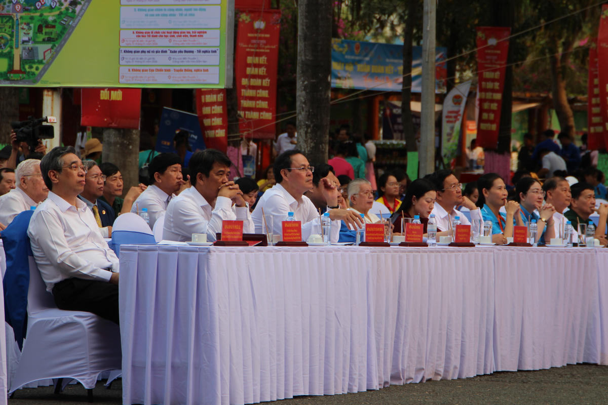 Lãnh đạo TP Hồ Chí Minh dự ngày hội. Ảnh: Q.Đ.