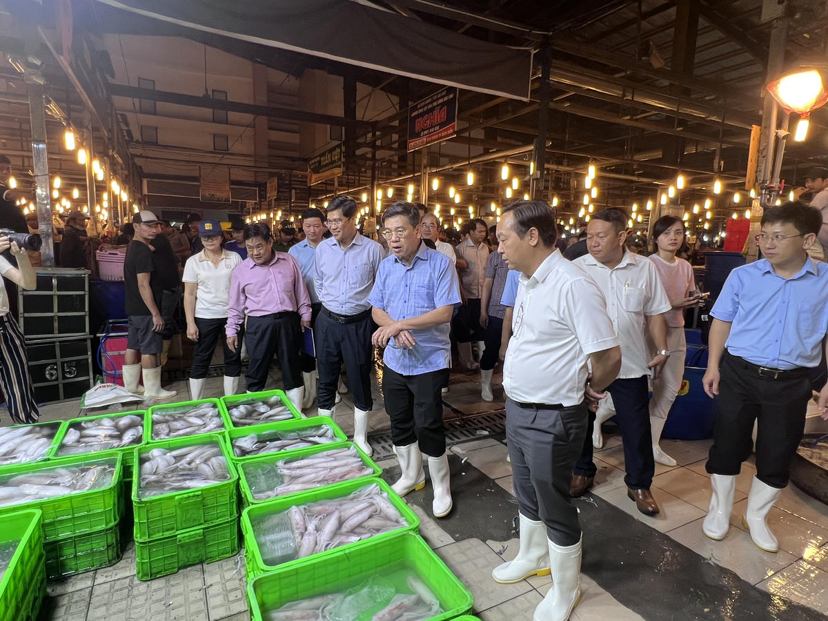 Mặt hàng thủy hải sản về chợ cũng sẽ tăng cao trong các ngày gần Tết Nguyên đán. Ảnh: U.P