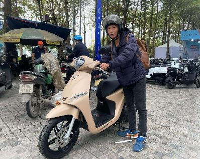 Anh Nguyễn Văn Tuyển lựa chọn được mẫu xe Feliz 2025 cho nhu cầu chạy dịch vụ của mình