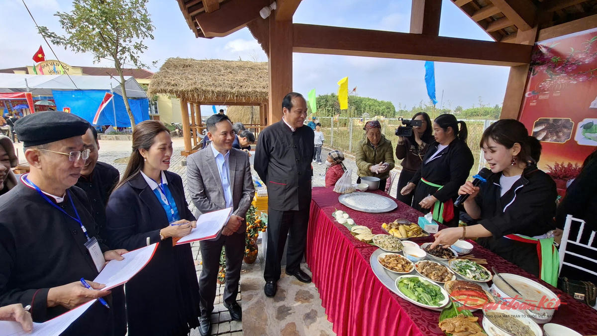 Mỗi mâm cỗ đều được chấm điểm.