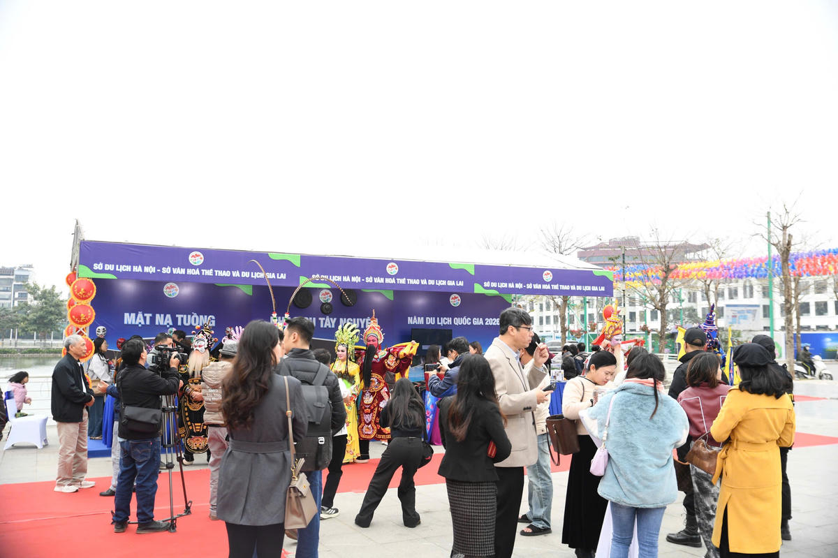  “Ngày hội Du lịch Gia Lai tại Hà Nội” đã thu hút đông đảo công chúng và du khách. Ảnh: Phạm Sỹ.