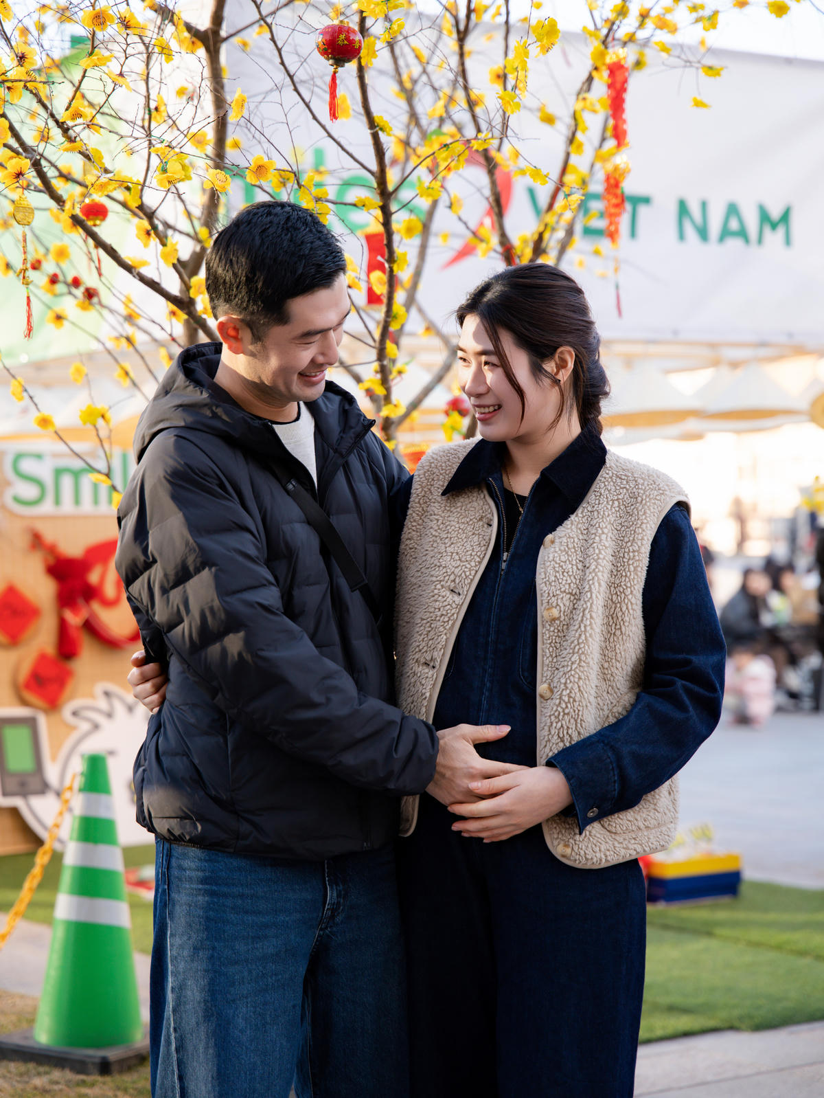 Đôi vợ chồng trẻ chuẩn bị chào đón thành viên mới trong đầu xuân năm mới.&nbsp;