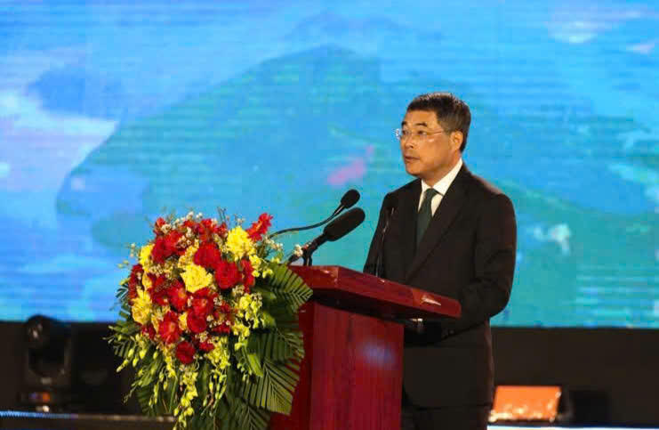 Ủy viên Bộ Chính trị, Bí thư Trung ương Đảng, Trưởng ban Tổ chức Trung ương Lê Minh Hưng phát biểu tại chương trình.