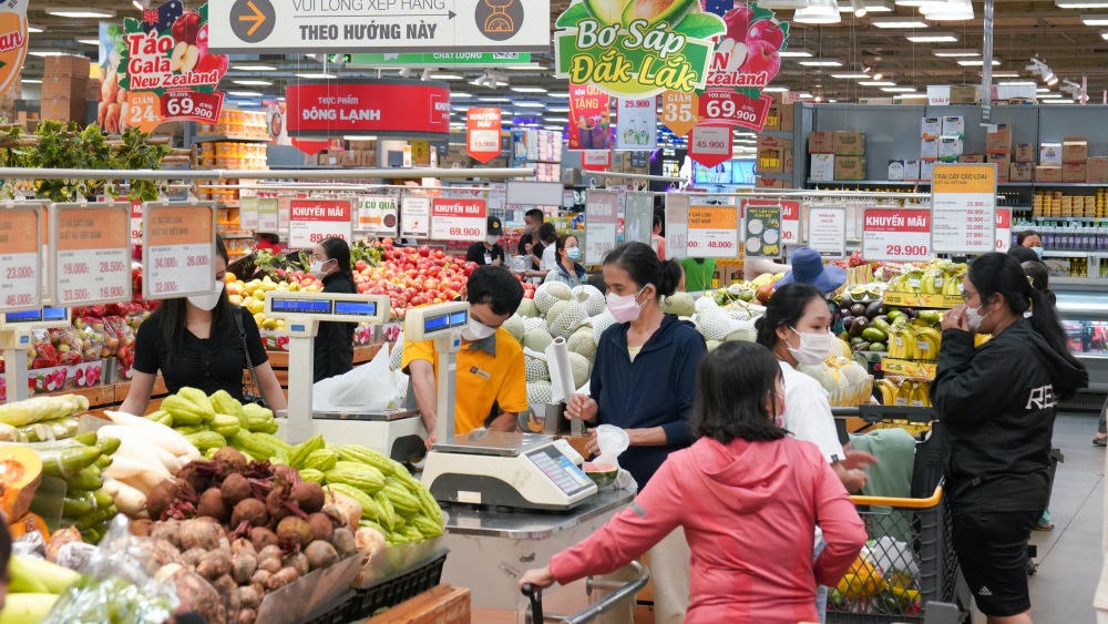 Doanh nghiệp bán lẻ có nhiều cơ hội khai thác thị trường nội địa với hơn 100 triệu dân. Ảnh: m.p.