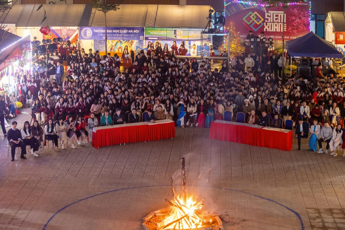 Không khí "lễ hội" tại điểm cầu Trường THPT Nguyễn Huệ (Lào Cai)