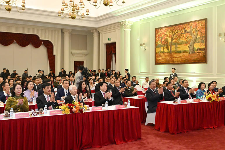 Các đại biểu dự lễ khánh thành. (Ảnh: Thủy Nguyên)