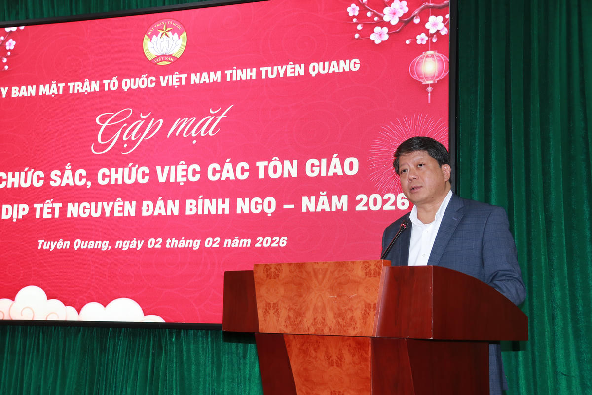 Ông Hà Trung Kiên - Phó Chủ tịch Thường trực Ủy ban MTTQ Việt Nam tỉnh Tuyên Quang phát biểu tại buổi gặp mặt.