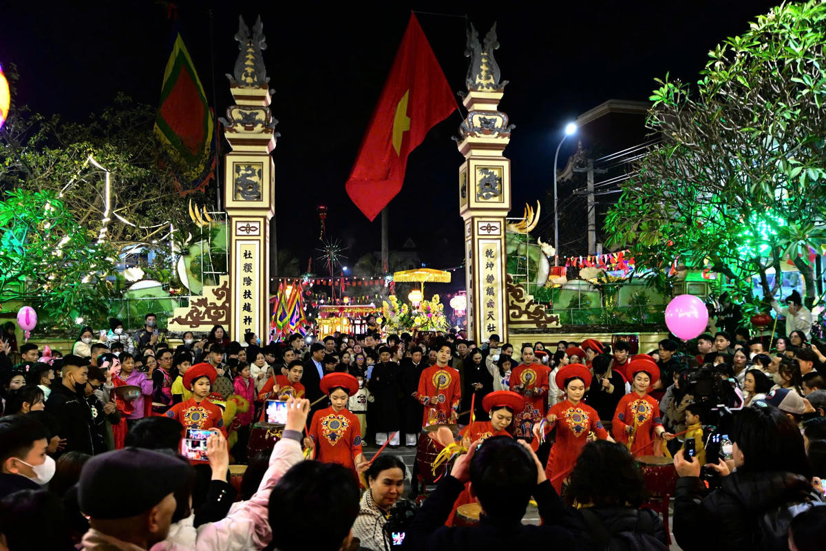 Đưa lễ hội thành sản phẩm công nghiệp văn hóa