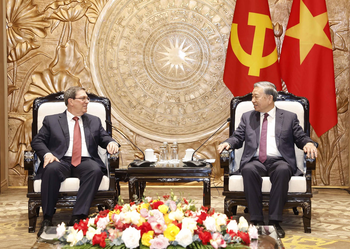 Tổng Bí thư Tô Lâm tiếp thân mật đồng chí Bruno Rodríguez Parrilla, Đặc phái viên Đảng Cộng sản Cuba, Nhà nước Cộng hòa Cuba, Ủy viên Bộ Chính trị, Bộ trưởng Ngoại giao Cuba. Ảnh: Thống Nhất – TTXVN