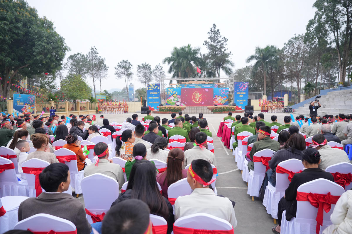 Chương trình cầu truyền hình đặc biệt "tết nhà" tại 4 cơ sở cai nghiện ma túy được Công an TP Hà Nội tổ chức công phu và nhiều ý nghĩa.