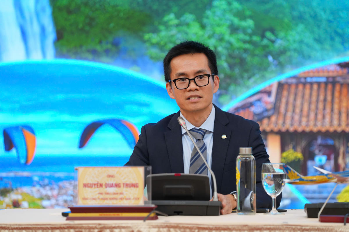 Ông Nguyễn Quang Trung, Phó tổng giám đốc Vietnam Airlines phát biểu tại sự kiện.