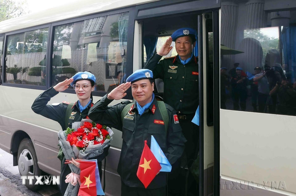 Các sĩ quan Công an nhân dân lên đường thực hiện nhiệm vụ gìn giữ hòa bình Liên hợp quốc tại Phái bộ UNMISS (Cộng hòa Nam Sudan), sáng 25/4/2025. (Ảnh: Phạm Kiên/TTXVN)