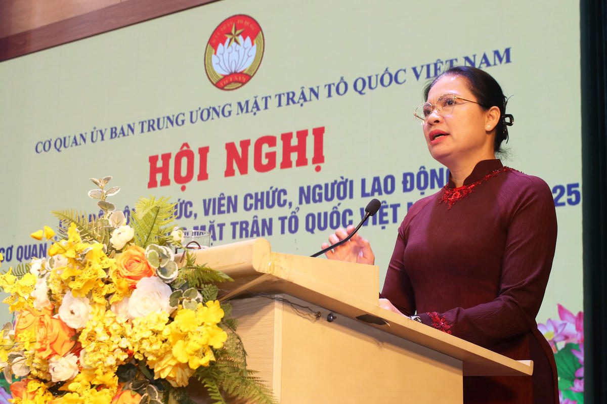 Phó Chủ tịch - Tổng Thư ký Hà Thị Nga phát biểu tại Hội nghị.