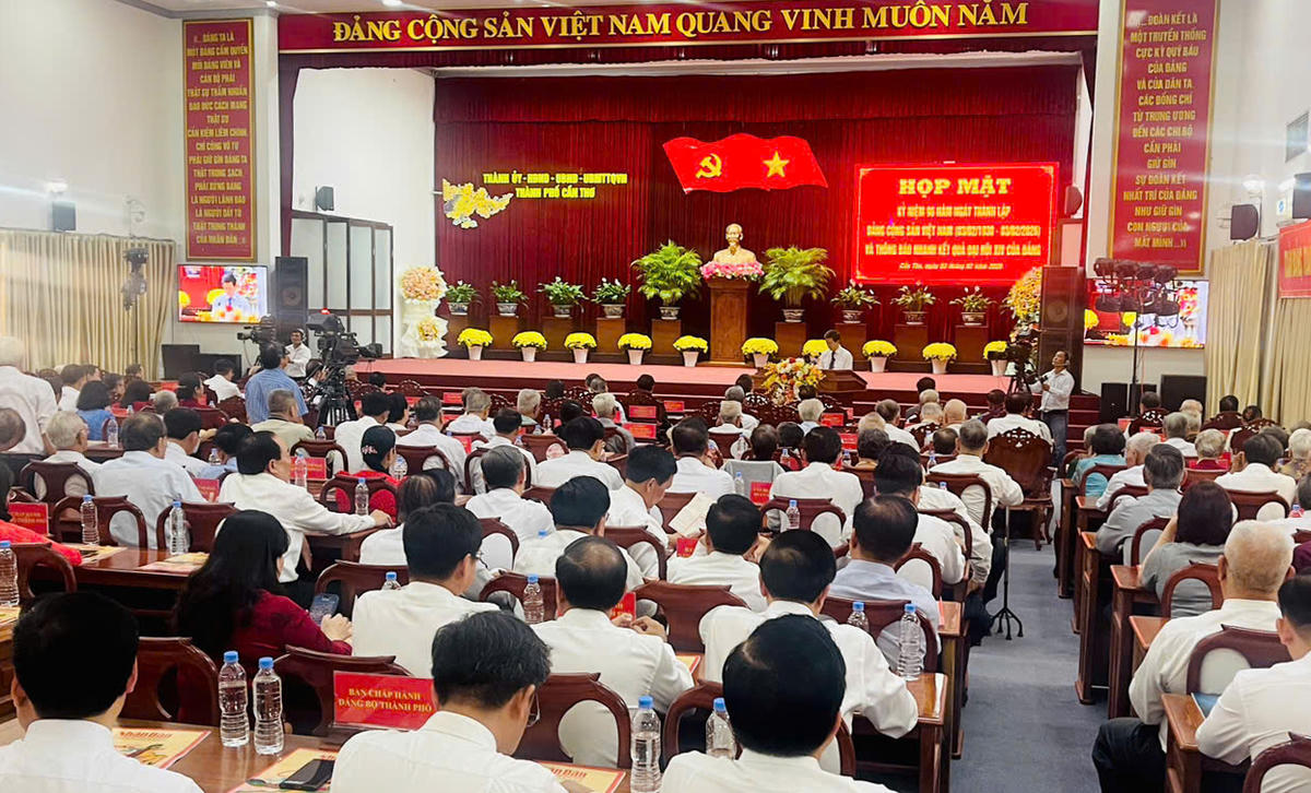 Quang cảnh buổi họp mặt. Ảnh Trung Kiên.