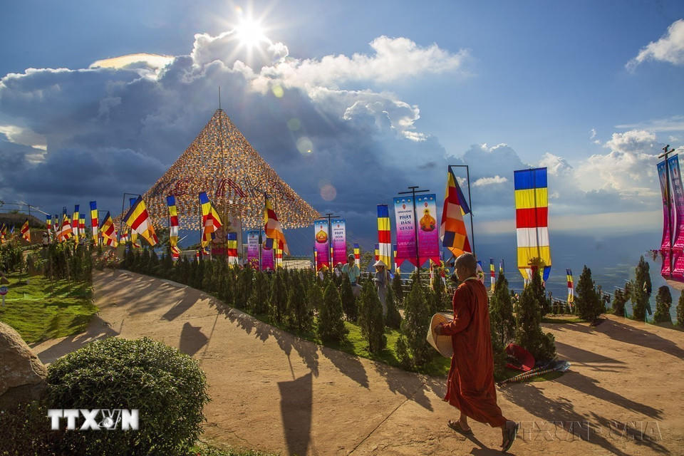 Khu du lịch quốc gia núi Bà Đen (tỉnh Tây Ninh), nơi diễn ra Lễ cầu nguyện hòa bình thế giới và trồng 108 cây Bồ Đề được chiết nhánh từ Bồ Đề Đạo tràng (Ấn Độ). (Ảnh: Minh Phú/TTXVN)