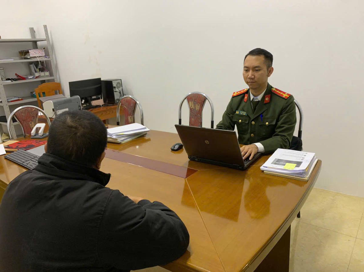 Đối tượng P. V. L. tại cơ quan điều tra. Ảnh: Công an tỉnh Lào Cai.
