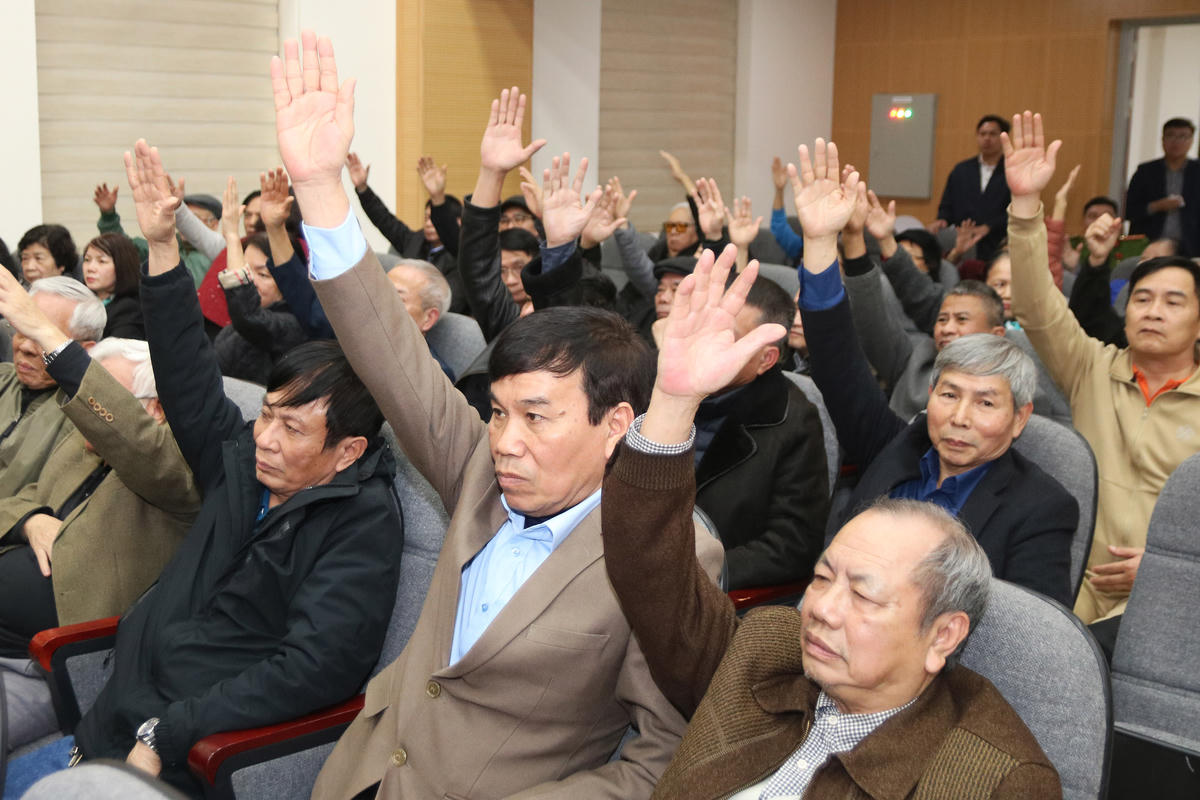 Cử tri tiến hành biểu quyết tại Hội nghị.