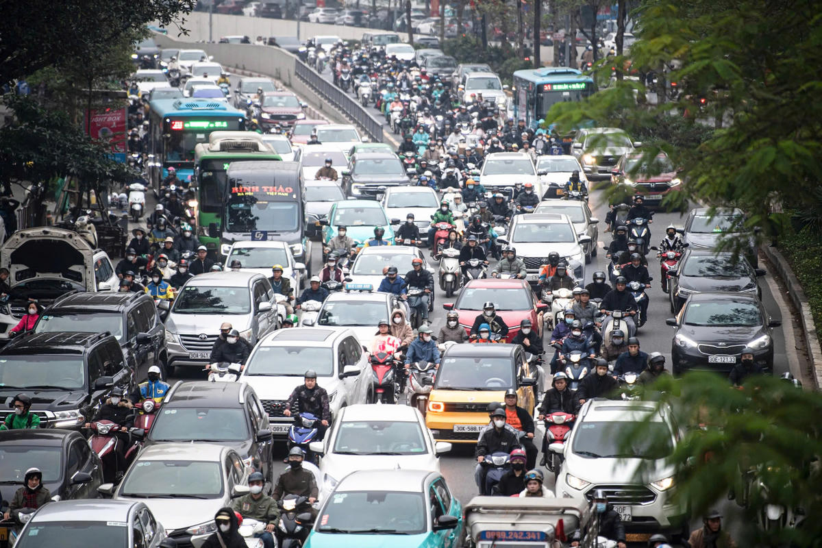 Giao thông Hà Nội: Chật vật những ngày sát Tết