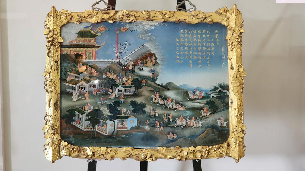 Tại Huế, Long Mã thường gặp trên các bức bình phong, một loại hình “kiến trúc” đặc trưng. Ảnh: L.C. 