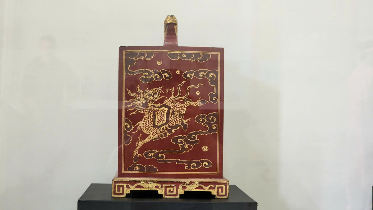 Theo Trung tâm Bảo tồn di tích cố đố Huế, trong văn hóa phương Đông, Long Mã là bước chuyển hóa, sự kết hợp đặc biệt hay là sự hóa thân giữa rồng, lân và ngựa.&nbsp;Ảnh: L.C.