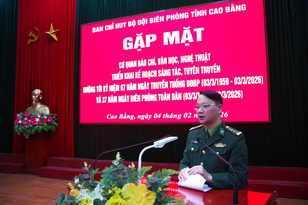 Buổi gặp mặt cơ quan báo chí với Ban Chỉ huy BĐBP tỉnh Cao Bằng chiều 4/2. Ảnh: Hân Nguyễn.