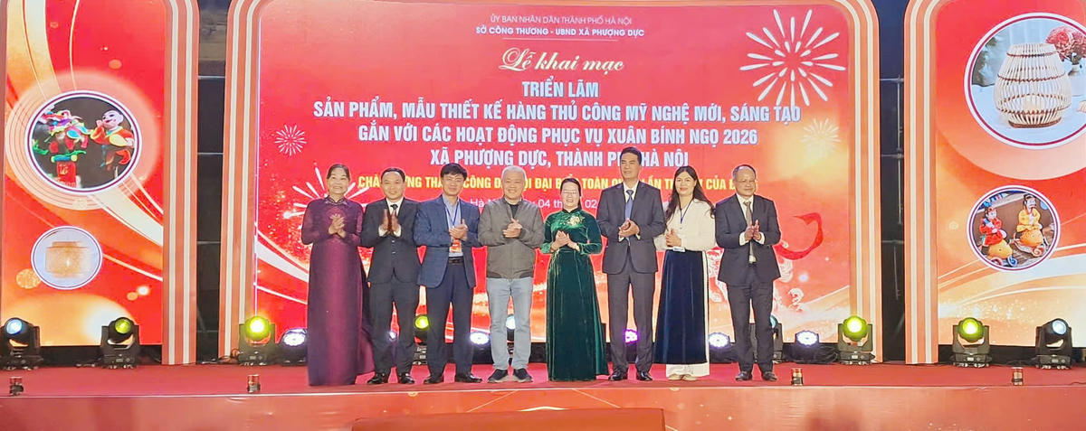 Khai mạc triển lãm các sản phẩm, mẫu thiết kế hàng thủ công mỹ nghệ mới, sáng tạo. Ảnh : TL