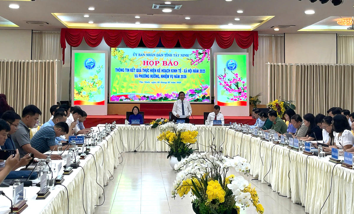 Buổi họp báo cung cấp thông tin kinh tế xã hội của tỉnh Tây Ninh. Ảnh: Đ.Xá.