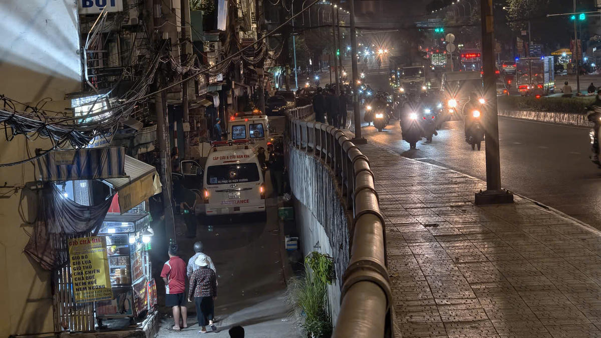 Hiện trường hẻm nhỏ dẫn vào nơi xảy ra đám cháy. Ảnh: CTV.